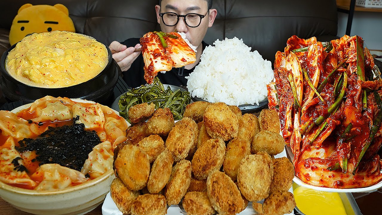 ASMR MUKBANGㅣMini pork cutlet & Dumpling soup & Spicy KimchiㅣEATING SHOW