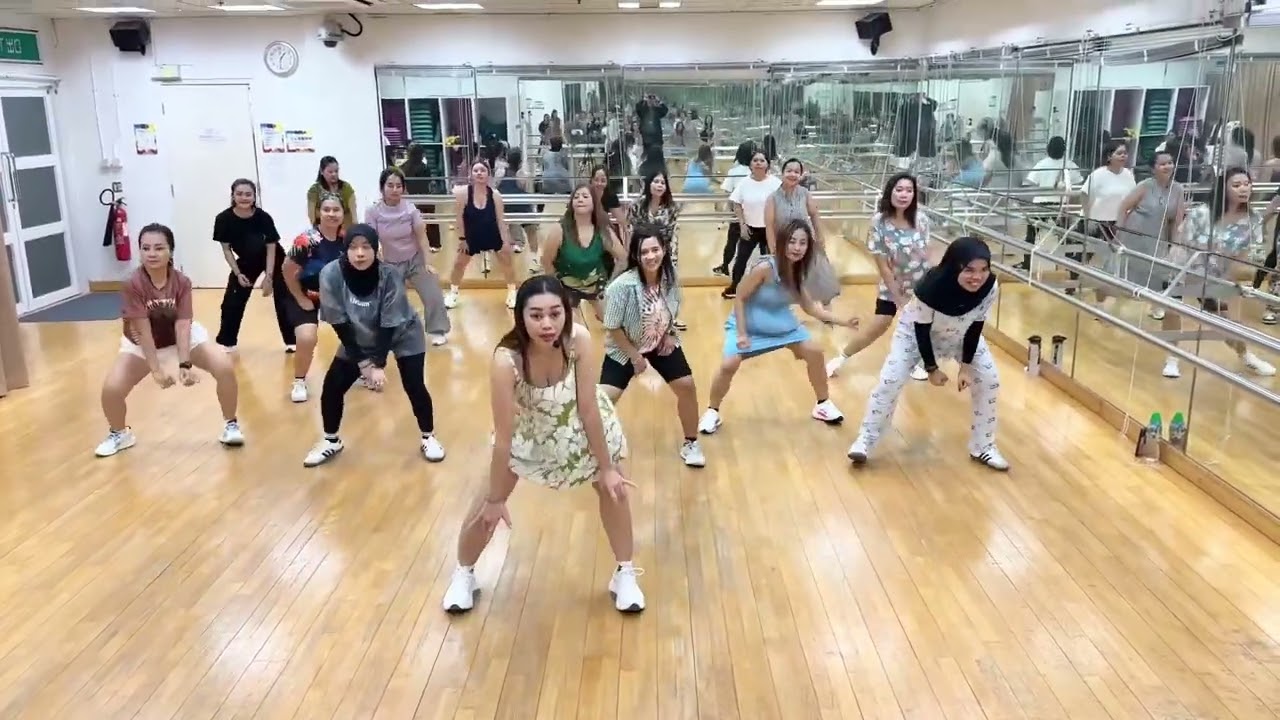 KAU PUNYA YANG LAIN|| NASTASYA SHINE || ZUMBA DANCE WARKOUT || BRILLIANT CREW HK