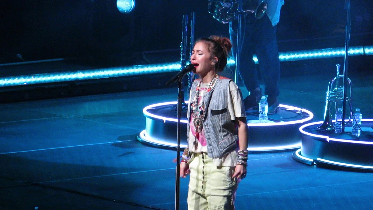 2020 02 21 Lauren Daigle - Love Is