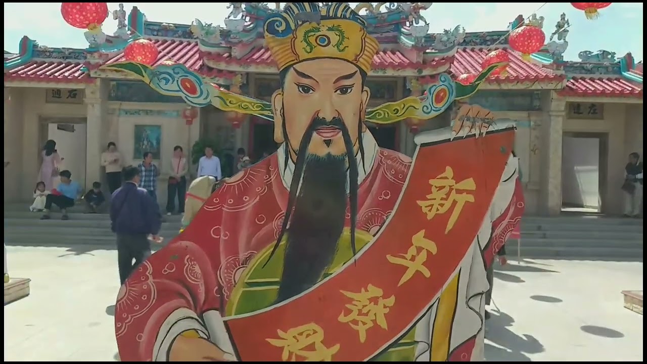 Mọi người lễ chùa cầu bình an sáng mùng 1 tại chùa ông, chùa bà Bạc Liêu 