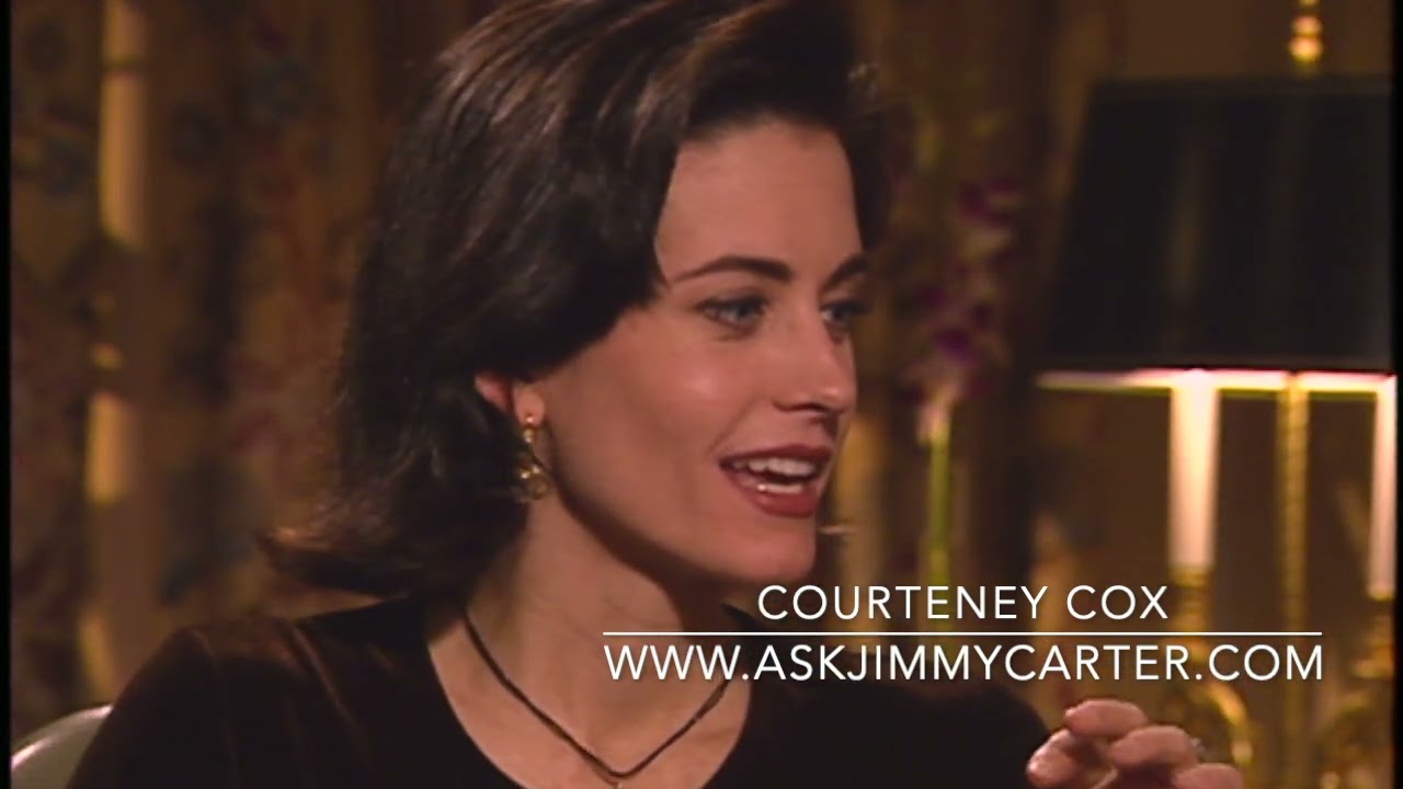 Courteney Cox talks tv/movies,Ace Ventura and Friends.....