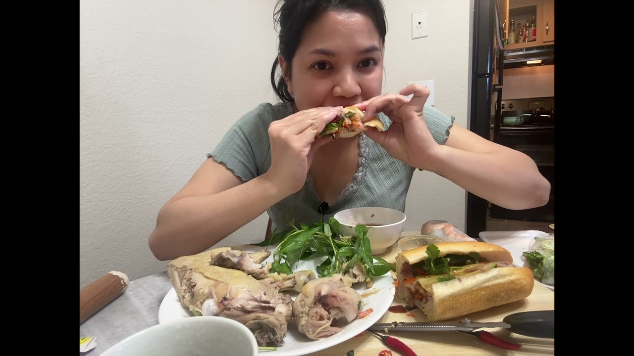 Ăn trưa ở nhà và câu chuyện thực đơn với bánh mì  cười xỉu 