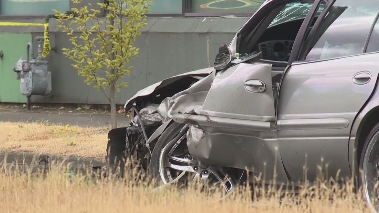 1 dead, 4 hospitalized after back-to-back NE Portland crashes