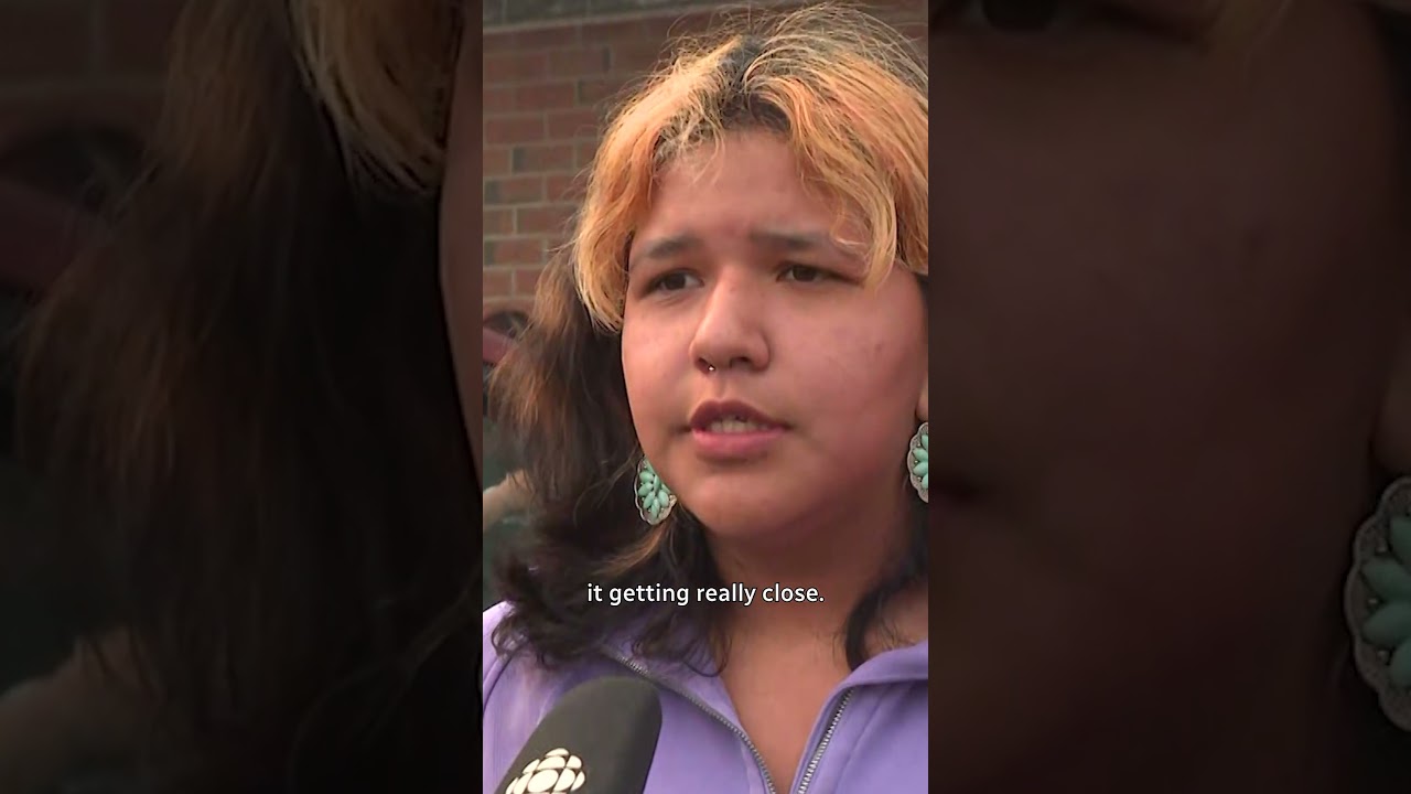 Teens describe fleeing wildfires by boat