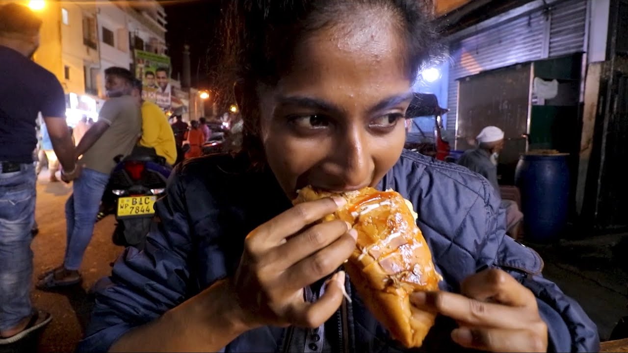 McDonald's සබ්මැරීන්  vs අලුත් කඩේ සබ්මැරීන් - McDonald's submarine vs Aluthkade submarine