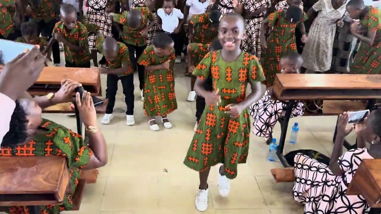 Blessing Choir wakiimba wimbo Twenzetu kwa Yesu