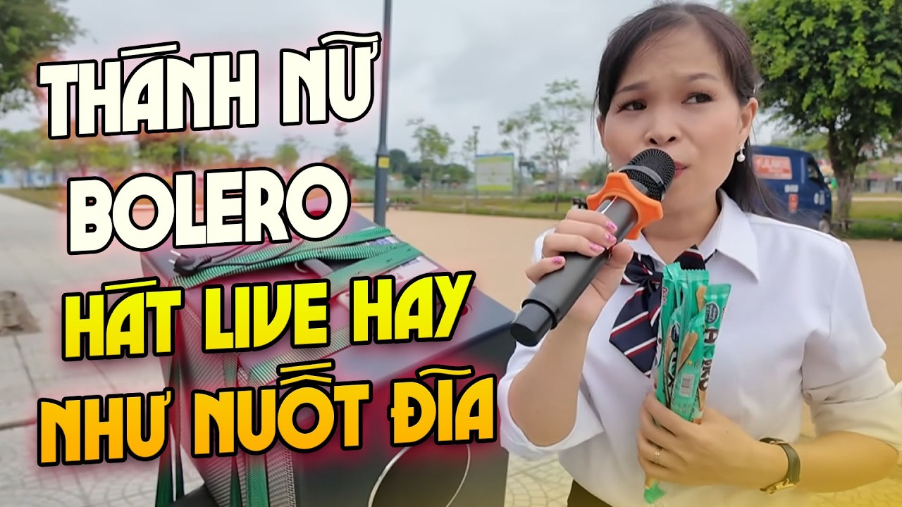Cả khu phố vây kín xem cô gái bán thơm trổ tài hát Bolero cực ngọt