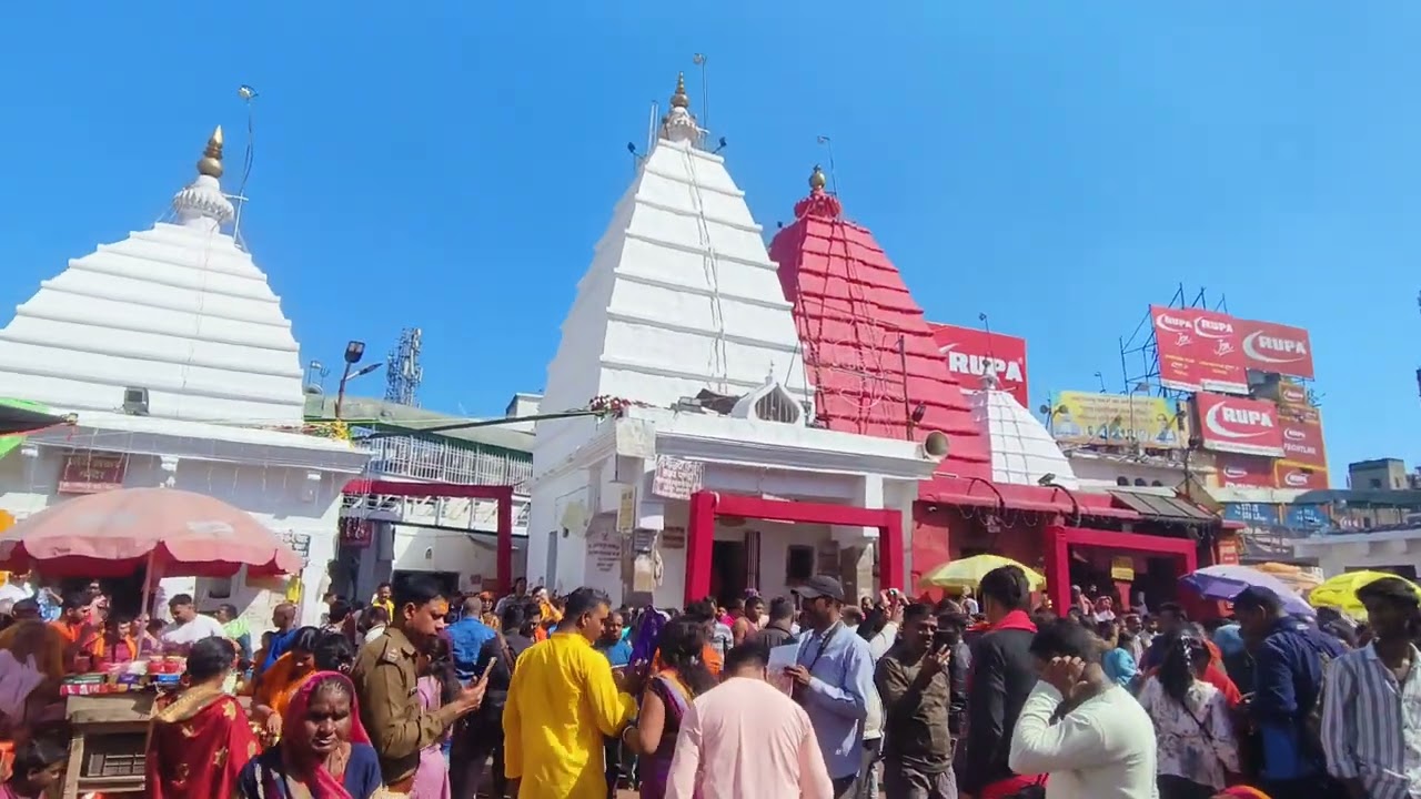महाशिवरात्रि से एक दिन पहले बाबा बैजनाथ धाम के शिखर पर पंचशूल की पूजा-अर्चना के बाद पुनः लगाया गया