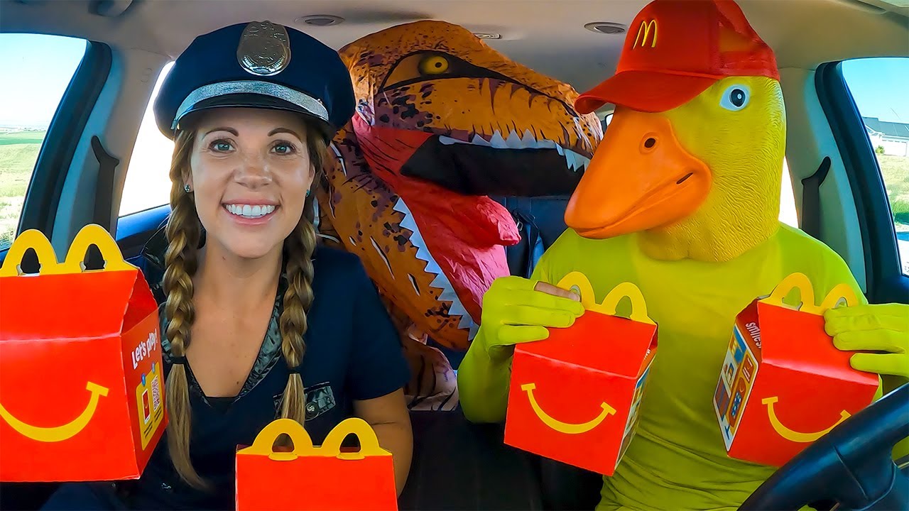 Police Surprises Rubber Ducky, Alien, and Puppy in Car Ride Chase!