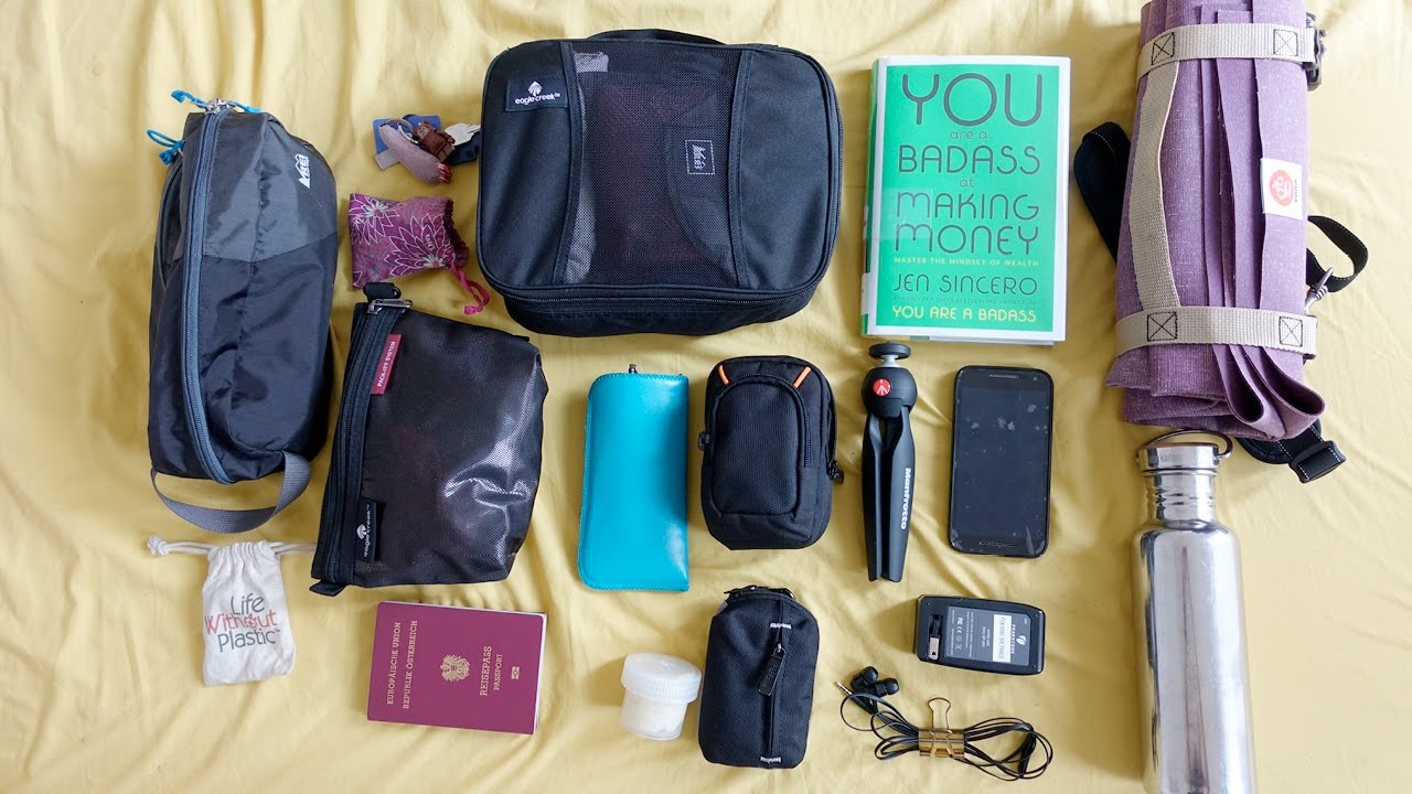WHAT I PACKED FOR 4 DAYS IN MONTREAL  | MINIMALIST PACKING
