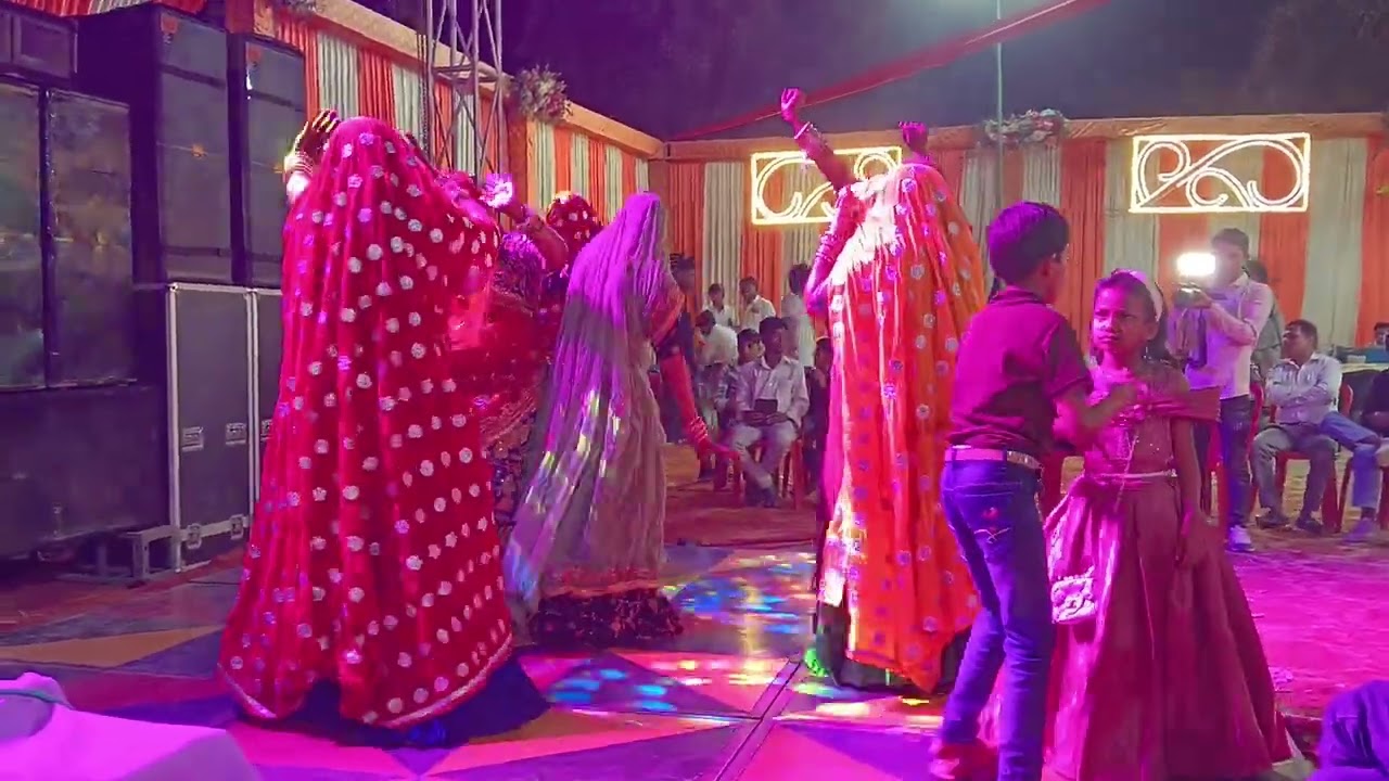 Sadhi m enjoy karte huye 🤪😜 meena song 