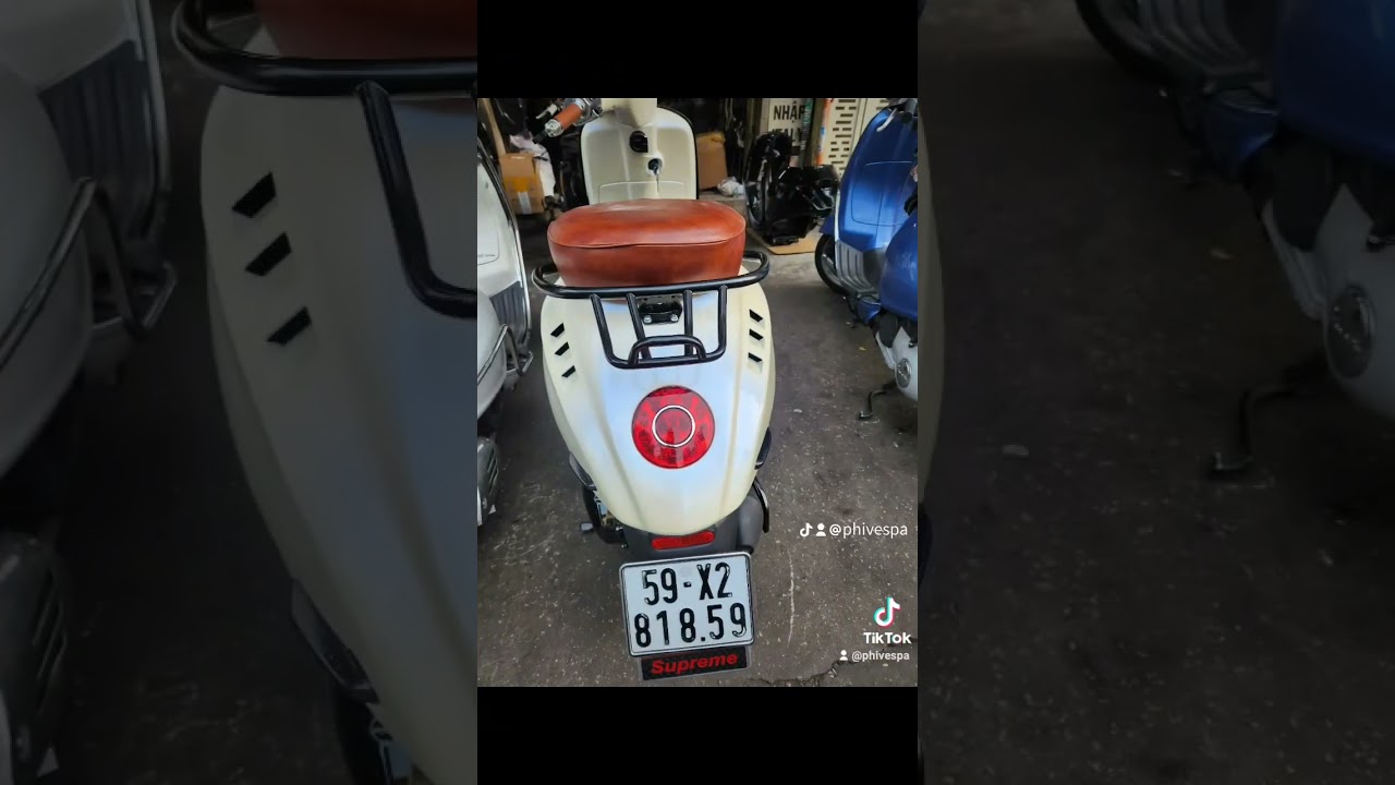 đ&egrave;n hậu 946 độ cho xe Vespa 55 h&agrave;n hải Nguy&ecirc;n p16q11.  zalo 0933784468