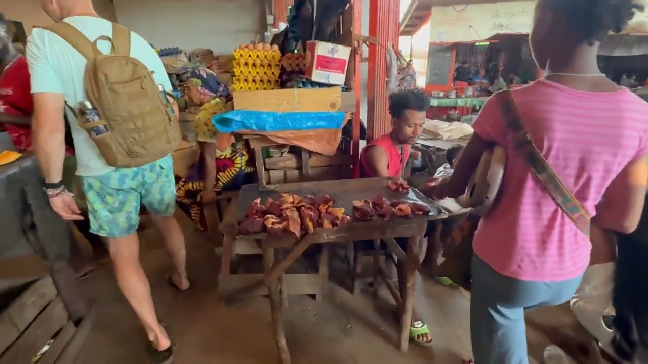 Madagascar: Hell Ville Food Market