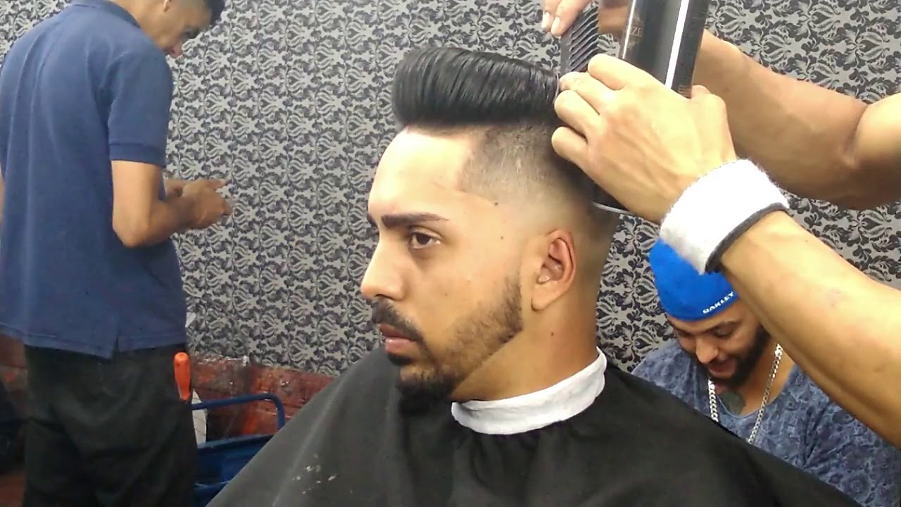 MECHAS QUIFF COM CORTE