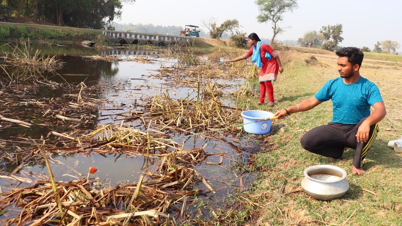 Fishing Video || Experienced village boy is fishing in the canal together with the beautiful girl