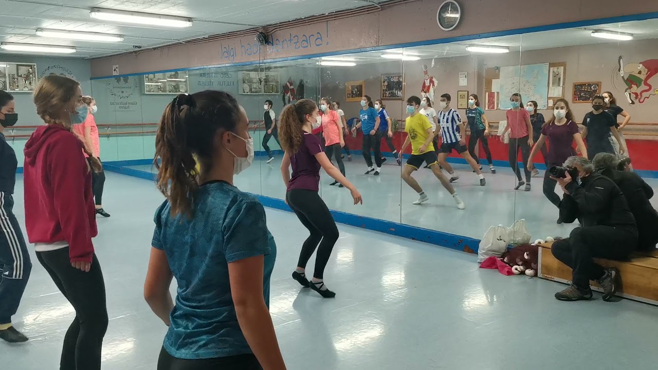 Gero Axular Dantza Taldea. Ensayo.