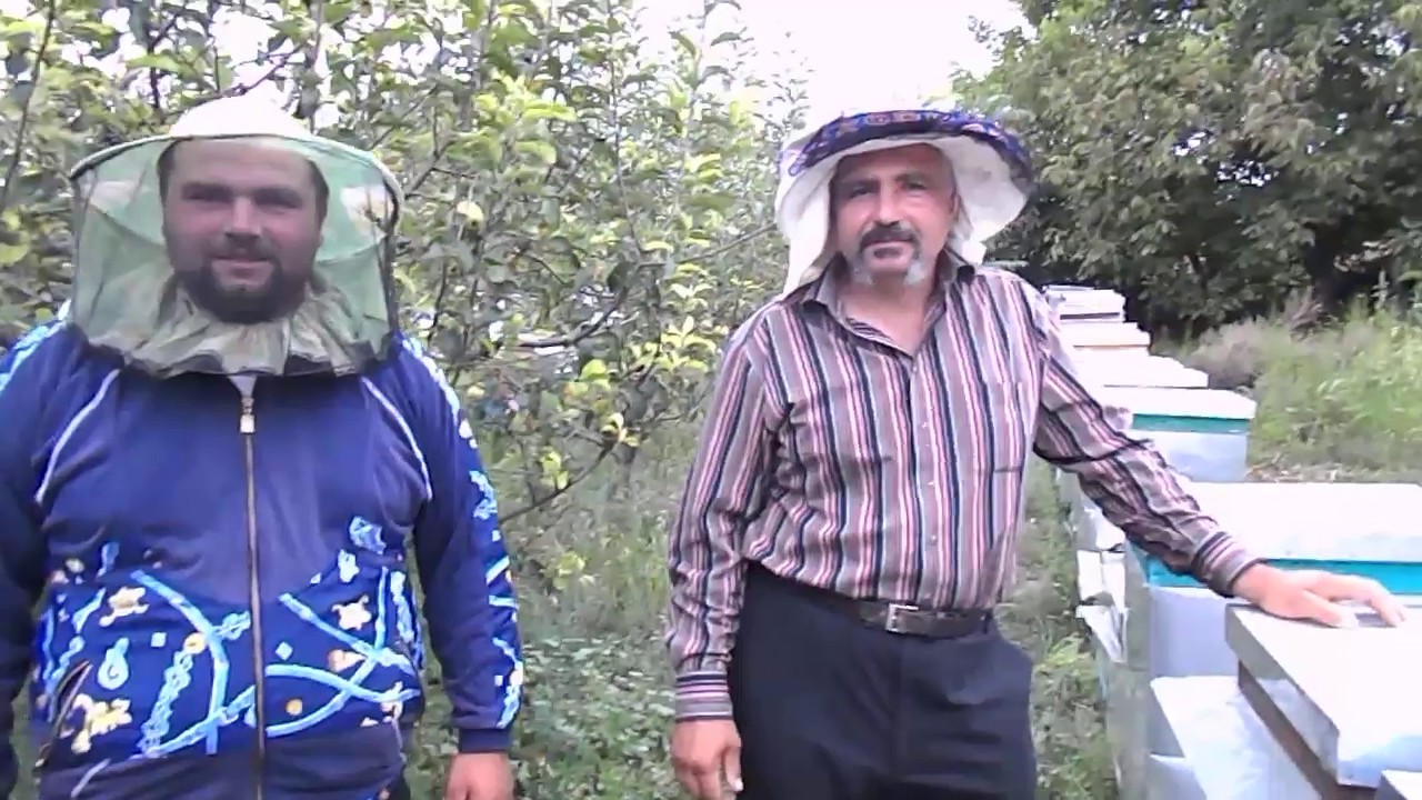 123.La stupină împreună cu George Chirilă.