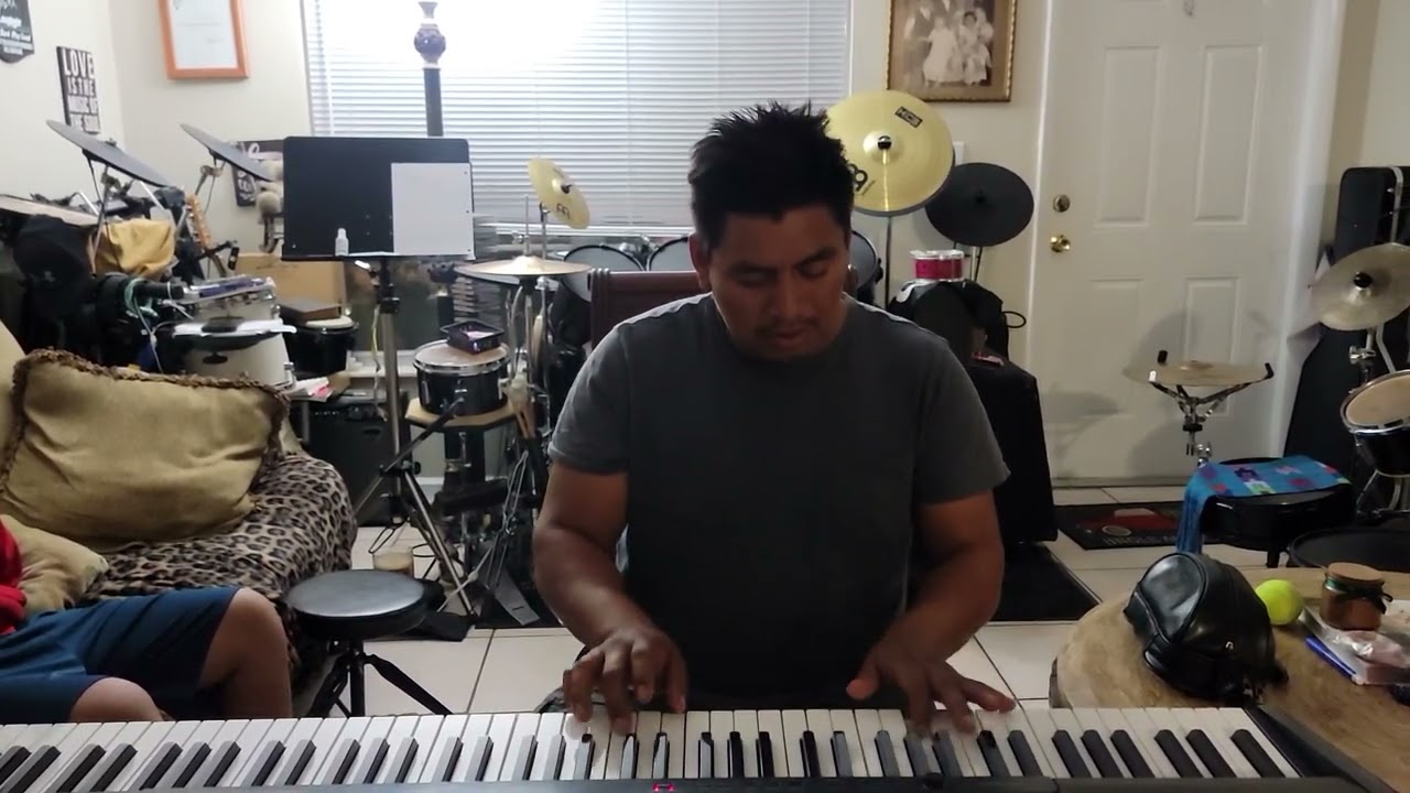 El Gozo Del Señor Mi Fortaleza Es - Por Mynor en el piano!