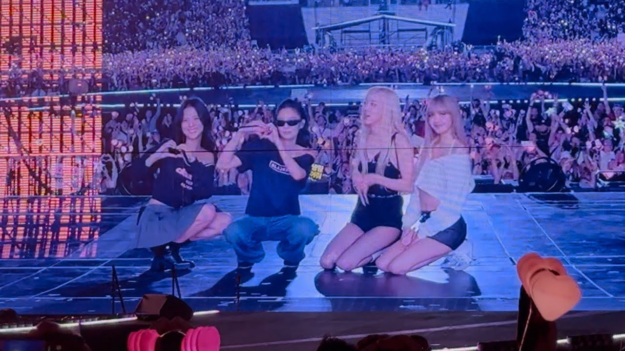 BLACKPINK - MENT 3 & photo | DEADLINE Paris 250802 Fancam 4K60