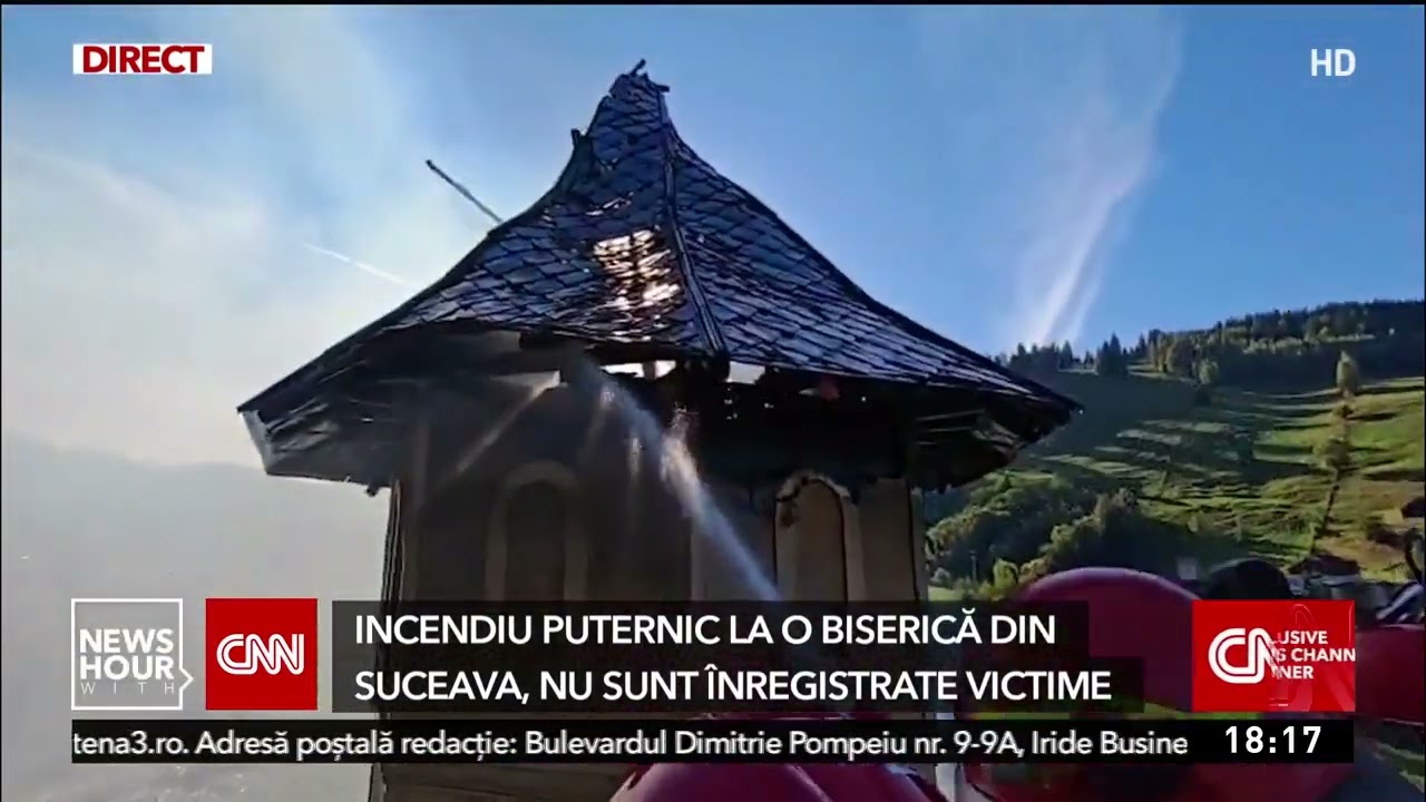 Incendiu puternic la o biserică din Suceava. Flăcările au cuprins turlele lăcașului