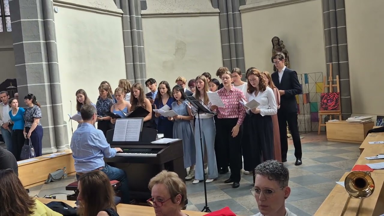 Abi Zeugnisübergabe 2025:  Look at the world von John Rutter - St Ursula Chor