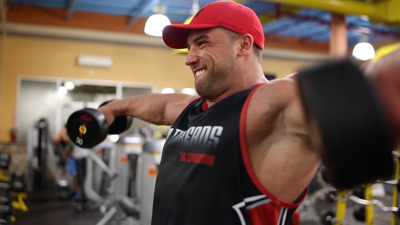 Nick Trigili Trains Shoulders