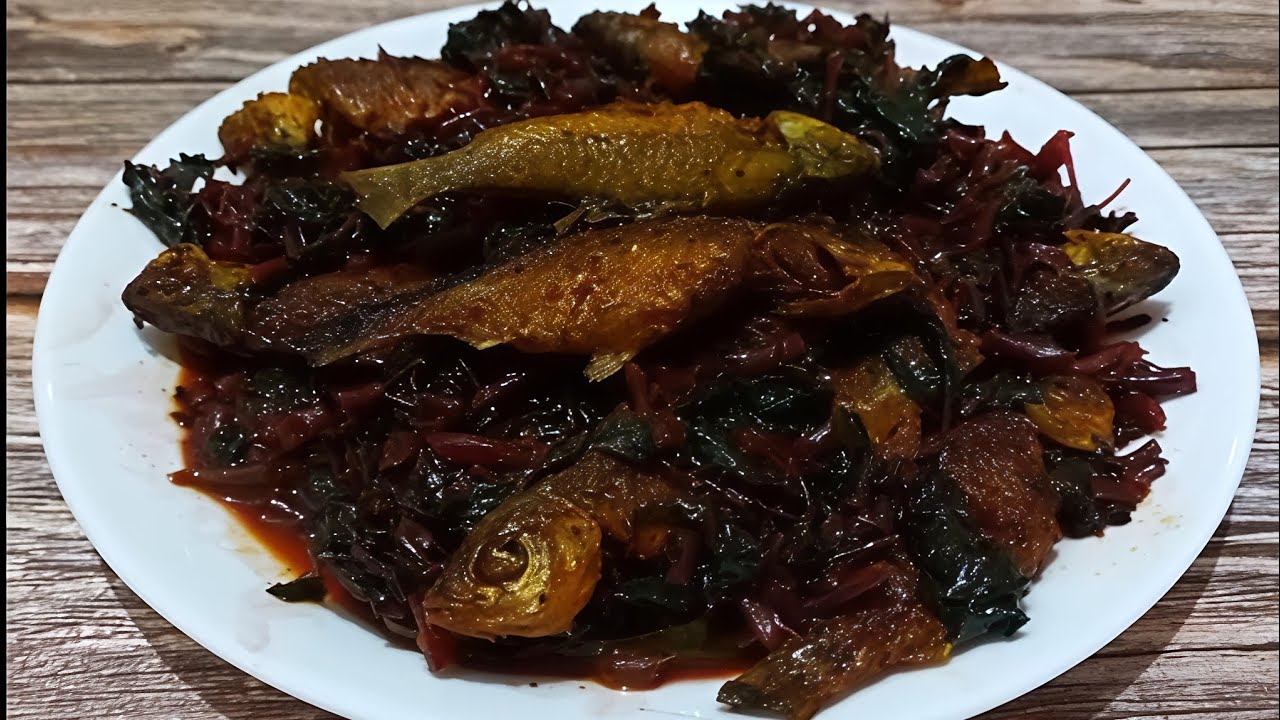 Authentic Poonthi Fish in Red Amaranthus | Lal Saag Poonthi Mach Recipe | Bengali Home Cooking