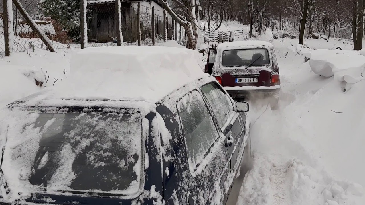 Lada niva i golf 2 na snegu