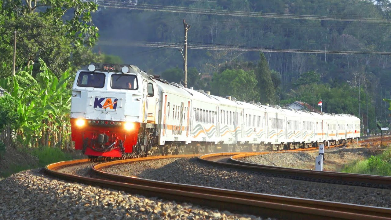 KERETA API PANJANG‼️ MENEMUKAN 28 KERETA API NGEBUT DI TEROWONGAN DAN TIKUNGAN