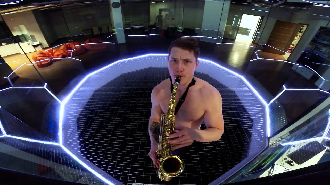 Kacper Duraj saxophonist in Freeflycenter