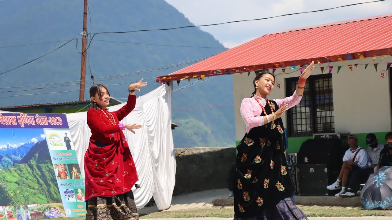 REMIX GURUNG SONG //COVER DANCE BY DIPIKA &KUSHUM  \\ K VAYO GEET LAI 😂//