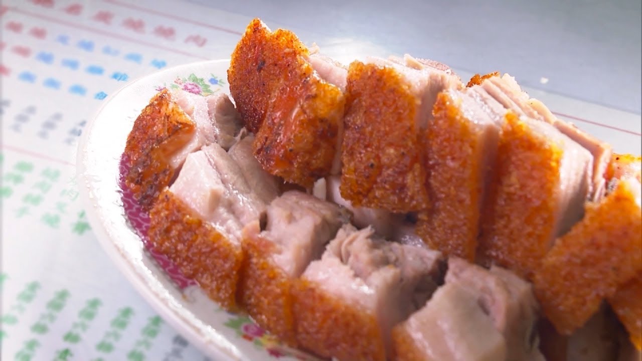 【唔食就無】 香港最後獨門炭燒金豬 皮脆肉香考功夫