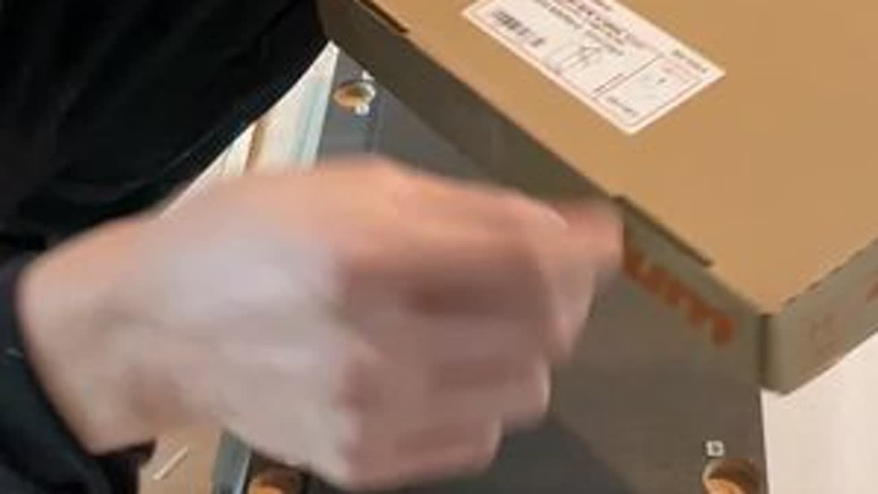 百隆上翻折叠门安装过程