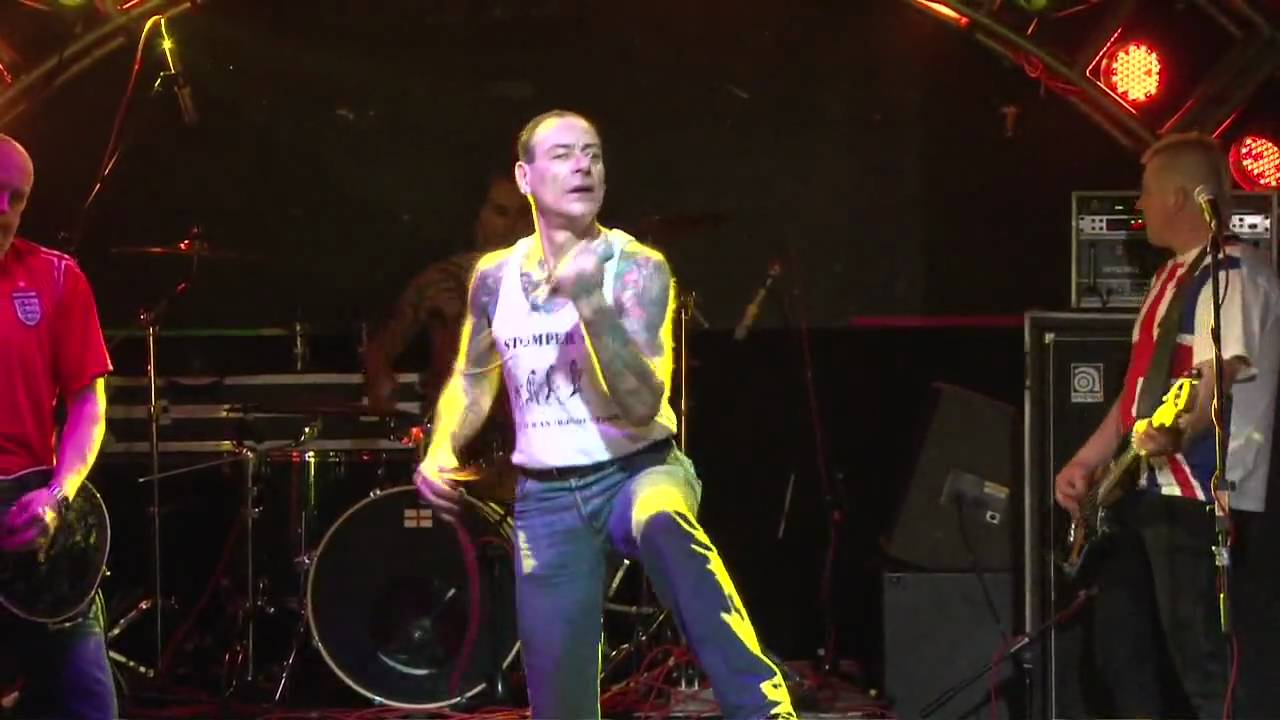 The Last Resort - Skinheads in stapress - Leeds