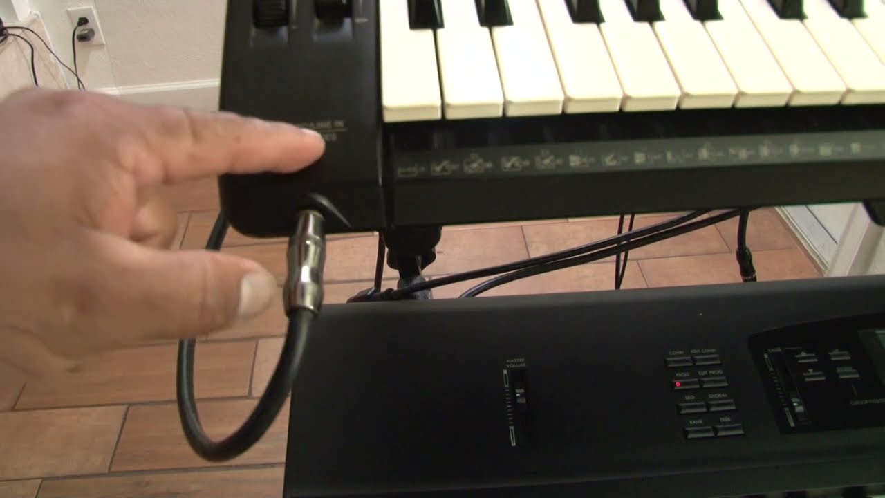 Yamaha psr 740 y Korg 01WFD conecciones entre hambos teclados