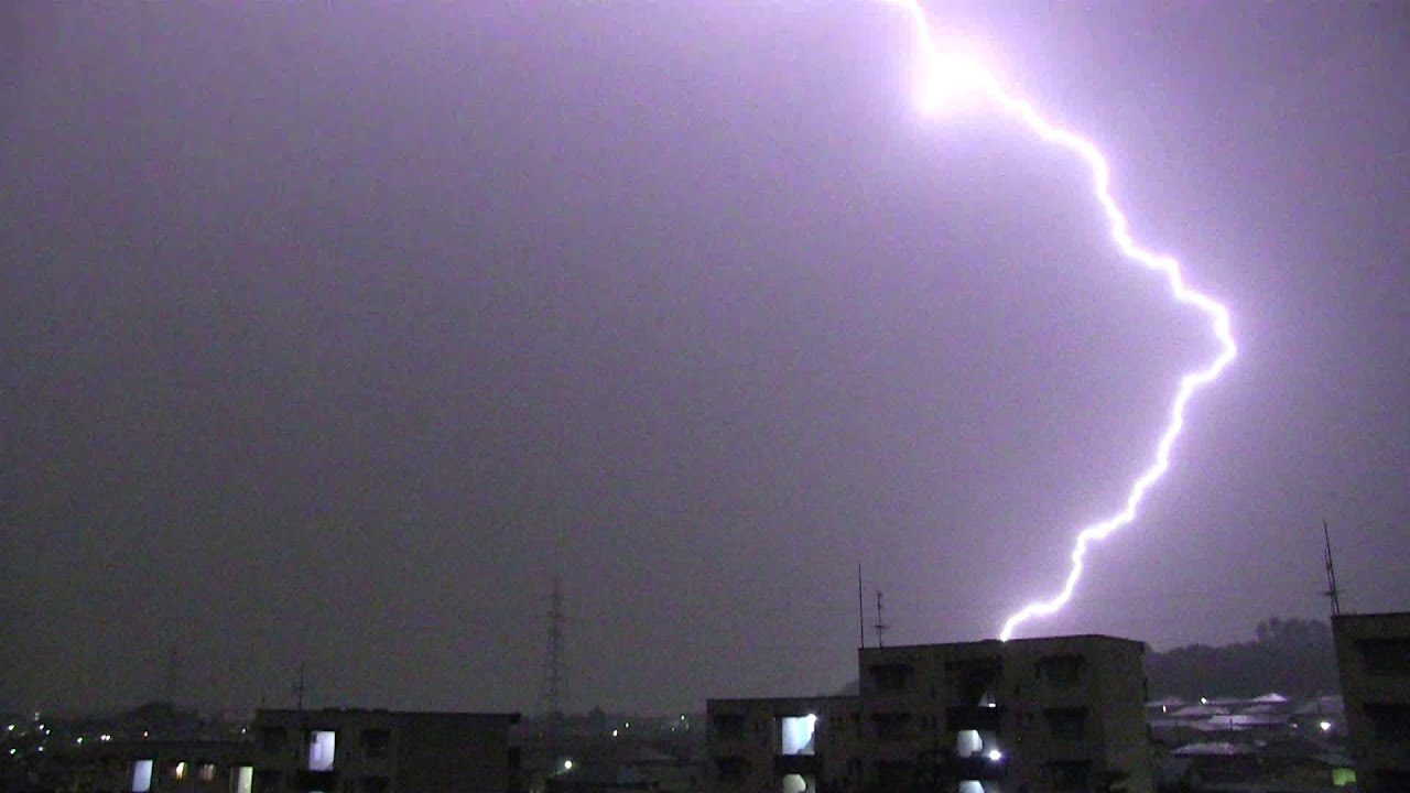 2012.11.1 大雨洪水雷注意報発令中の宮城県仙台市 稲妻が空を切り裂く激しい雷雨と落雷 Heavy thunderstorm in Sendai Japan