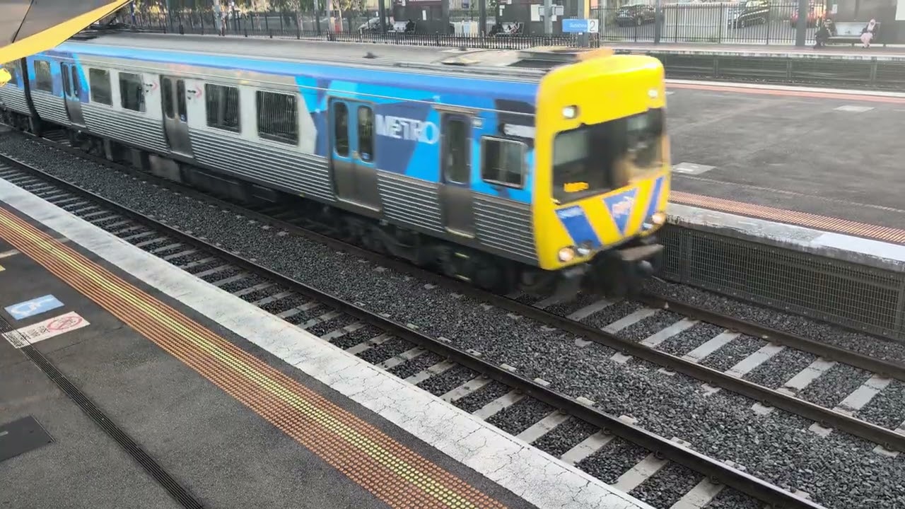 Metro Comeng train Sunshine