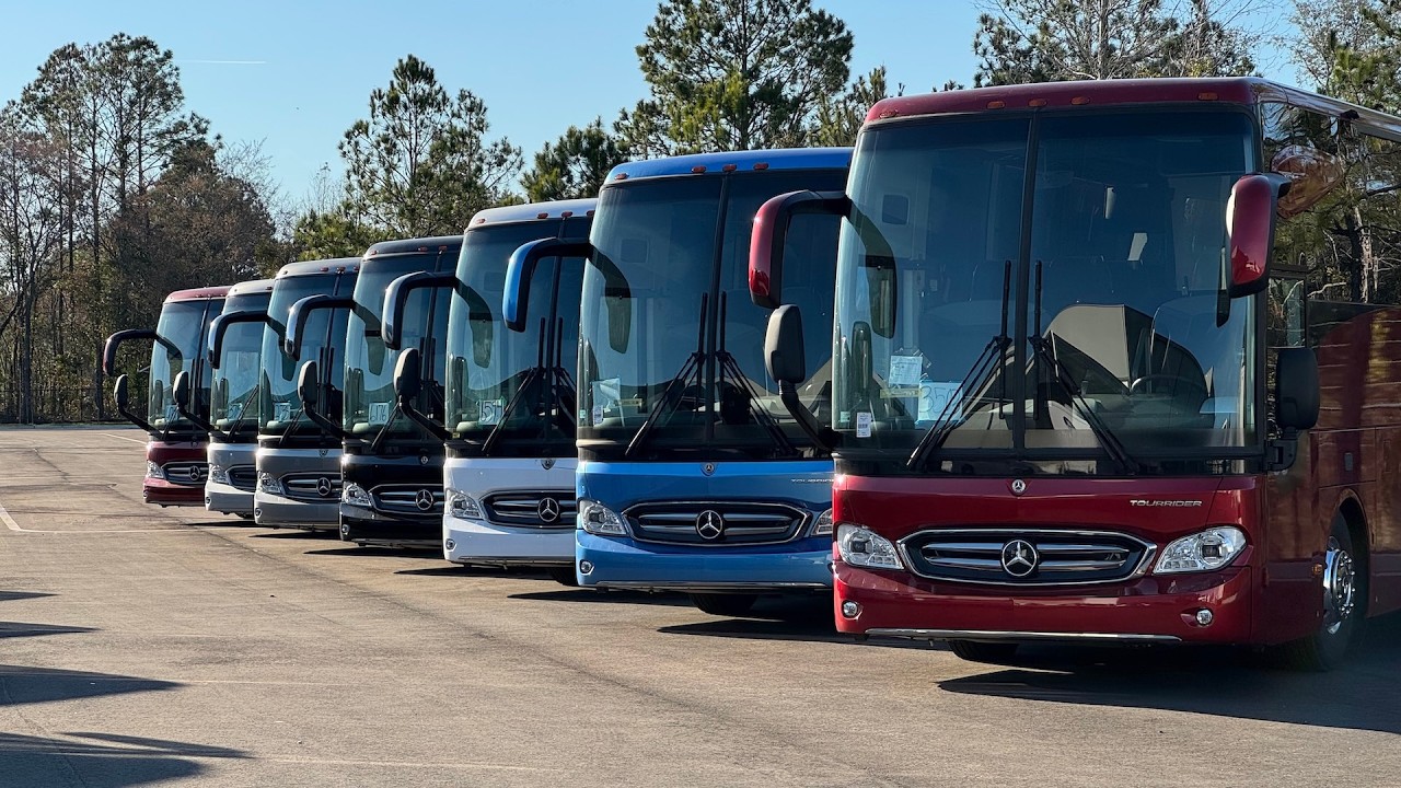 Торжественное открытие! Новый автовокзал Mercedes-Benz Daimler Coaches в Северной Америке.