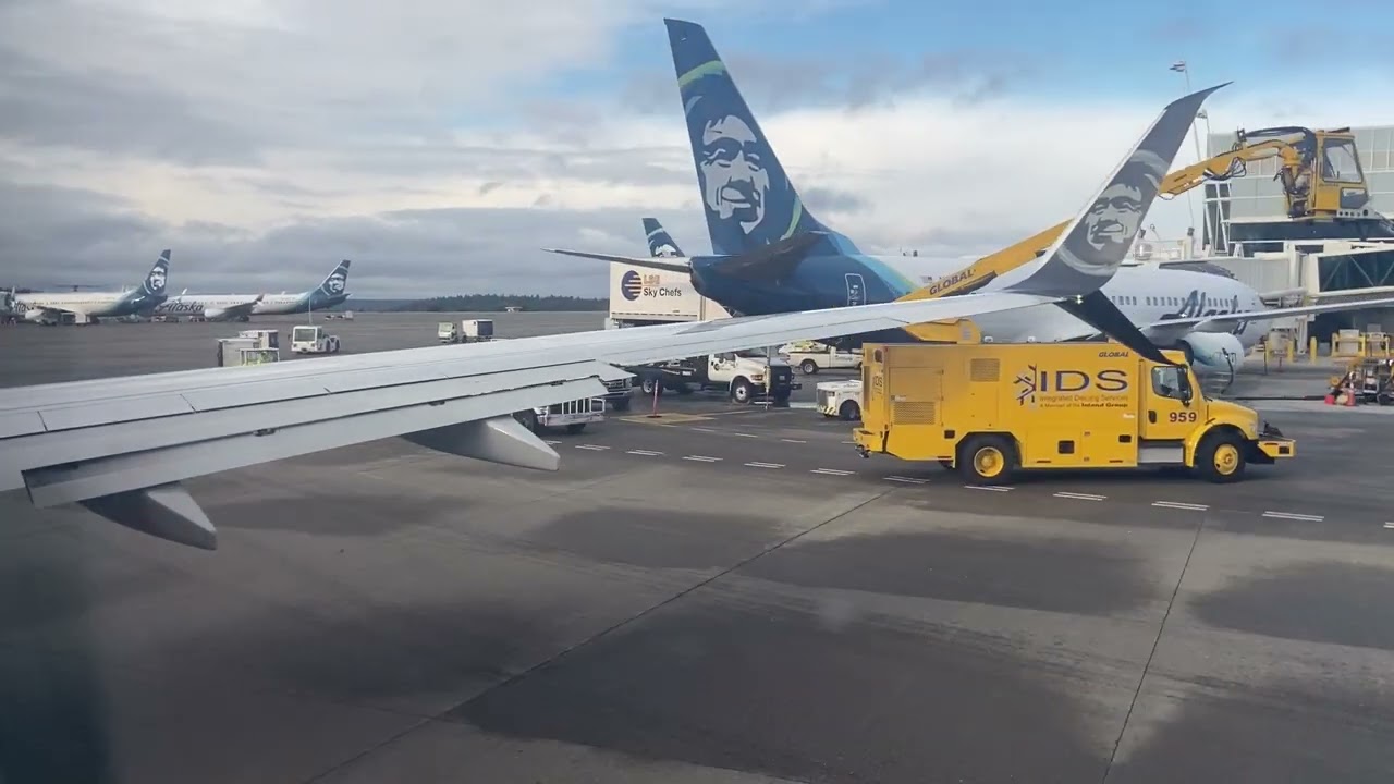 Alaska Airlines Boeing 737-900ER Pushback, Taxi and Takeoff from Seattle (SEA)