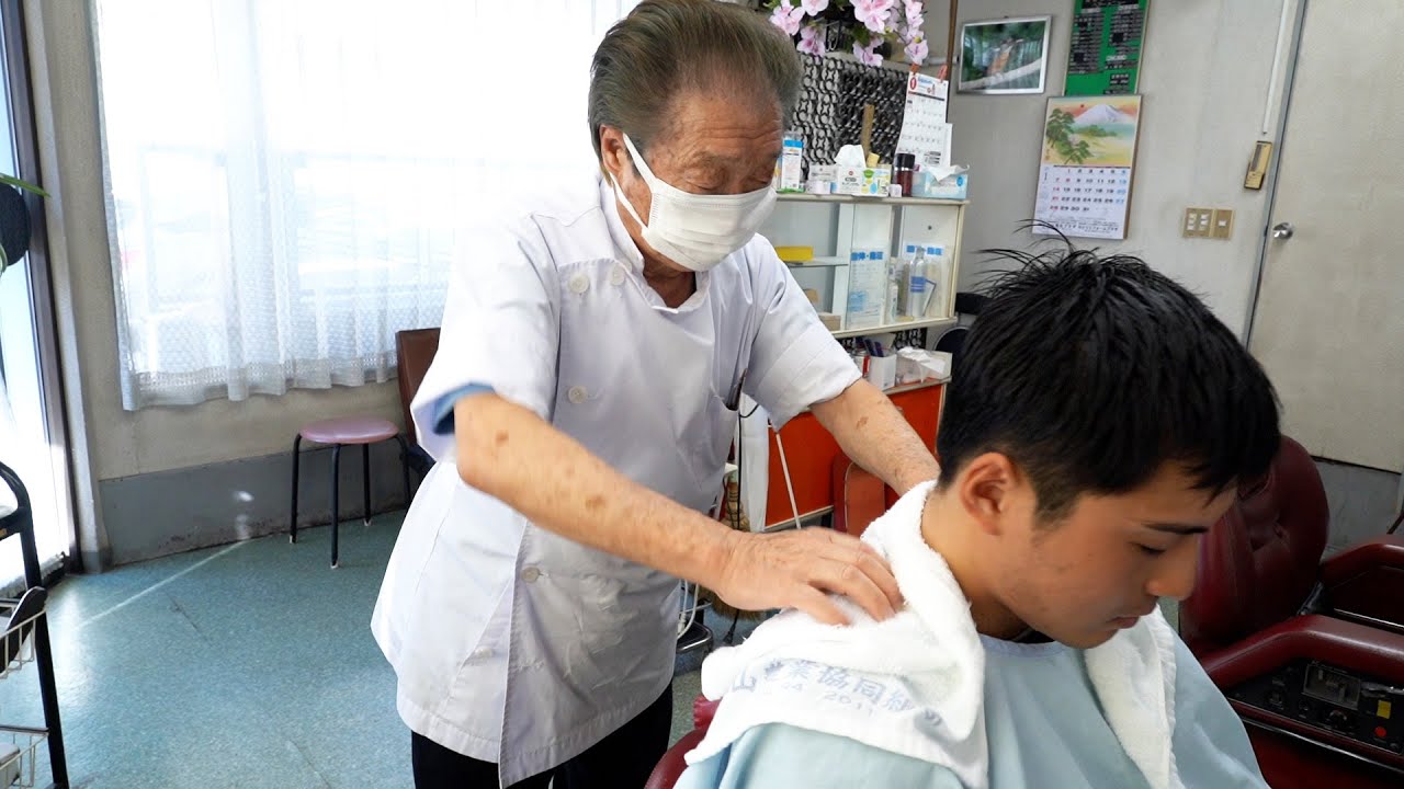 💈🇯🇵老練で力強いマッサージ、84歳ベテラン理髪師が営む床屋「理容グランド」でのシャンプー&シェービング&マッサージ&ヘアセット 横浜 神奈川 理髪店 髭剃り