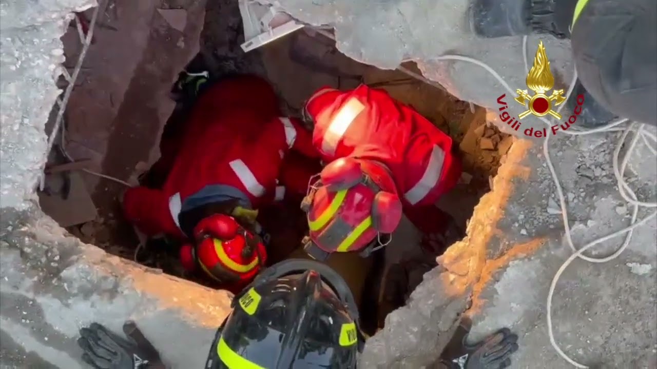 Usar Toscana, estratto dalle macerie un giovane di 22 anni