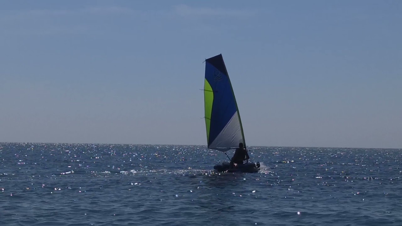 Testing the enflatable sail boat Tribord 5s from Decathlon with 6-7 knots in the Tyrrenian coast
