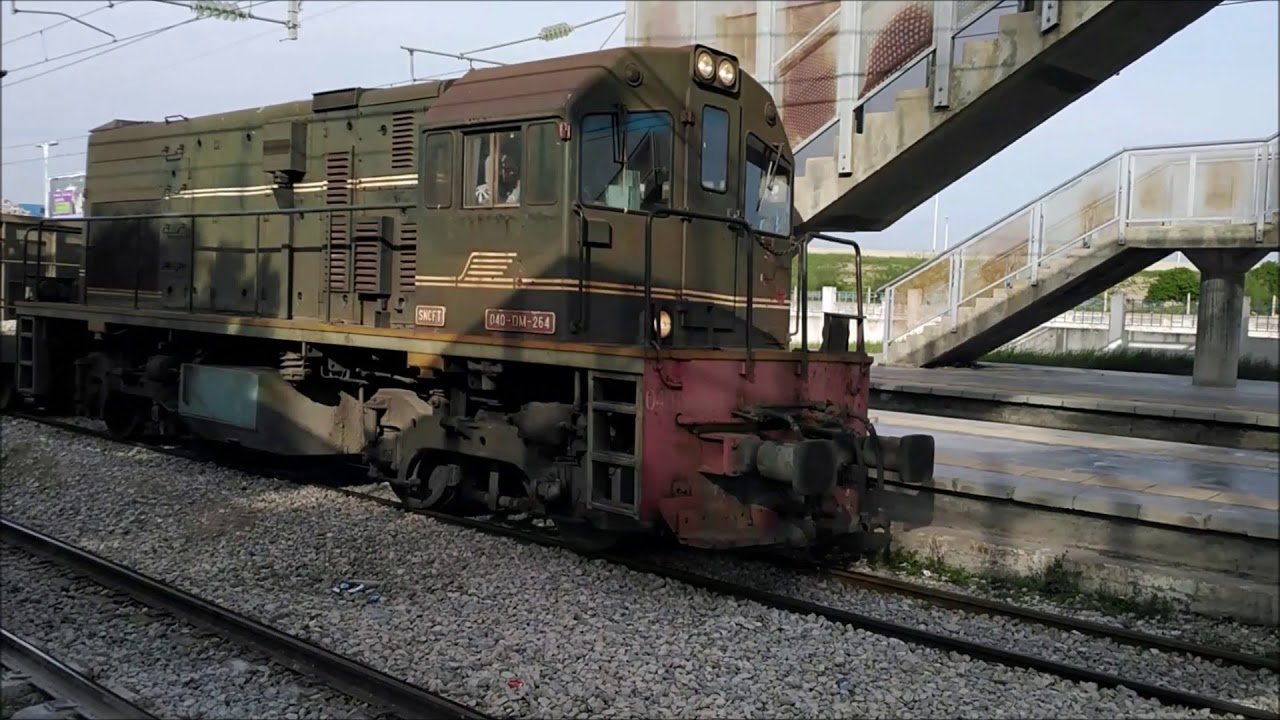 SNCFT: The OLD GE U10B ( 040-DM) Pull  5 Cars Loaded With  Track ballast