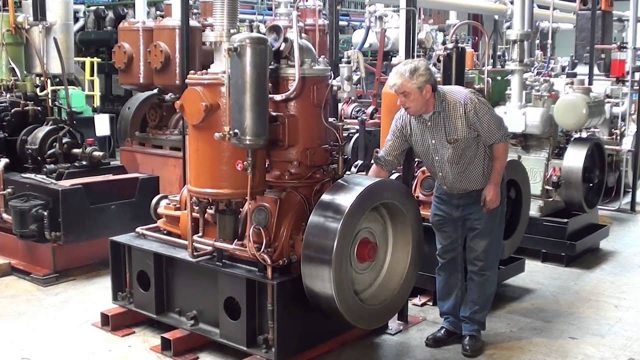 Startup and running of a 1929 Kromhout M1 hot bulb engine.