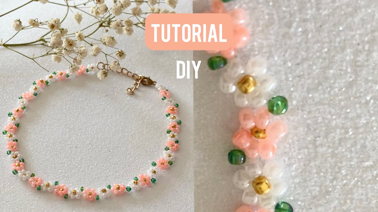 necklace, bracelet made of beads with flowers | collana, bracciale fatto di perline con fiori