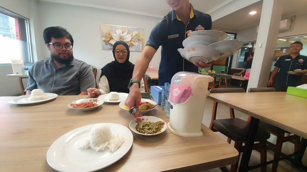 Maksi di RM Surya Masakan Padang Benhil Tanah Abang Jakarta 