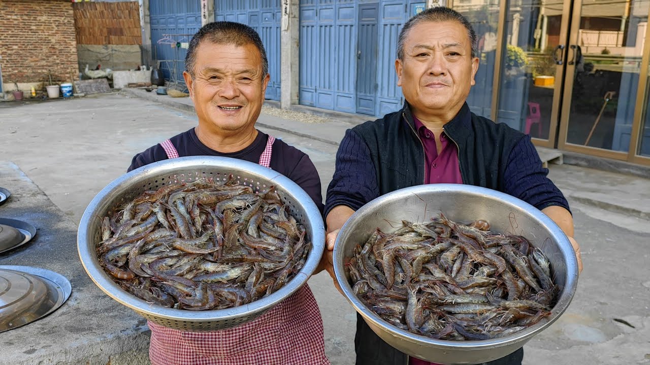大海蝦白菜價，買20斤做特色蝦炝，阿胖山連吃5大碗