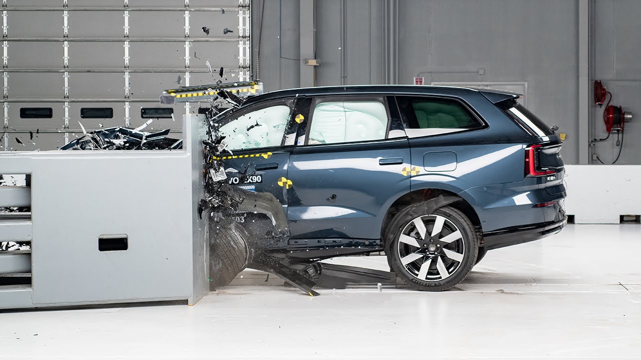 2025 Volvo EX90 driver-side small overlap IIHS crash test