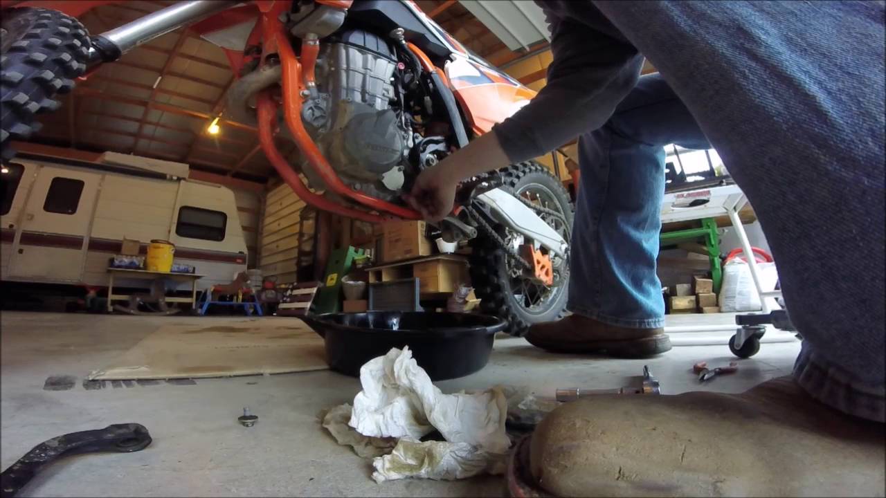 HOW TO CHANGE OIL IN KTM 450SX 2013