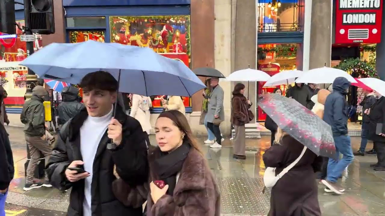 England, London Rain Walk ｜ Central London City Streets Walking Tour in Rainy West End 4K HDR